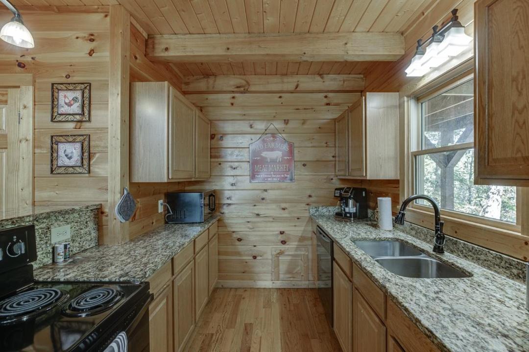 Deluxe Cabin For Groups Near Helen W Hot Tub Cornelia Bagian luar foto