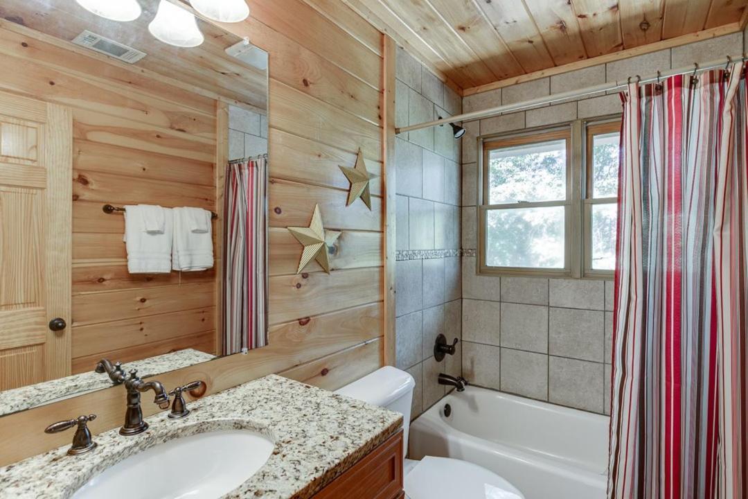 Deluxe Cabin For Groups Near Helen W Hot Tub Cornelia Bagian luar foto